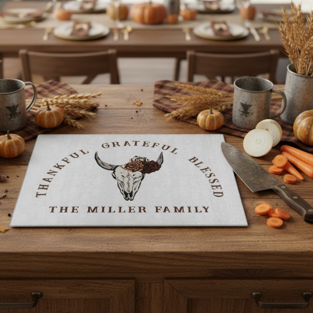 Anpassningsbar Western Blommigt Bull Skull (Thanksgiving Cutting Board for Fall. Thankful Grateful Blessed Floral Cow Skull with Family Name.)
