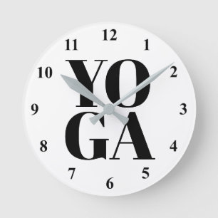 Anpassningsbar yoga studio-väggklocka med fet typo rund klocka