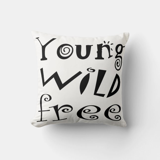 Anpassningsbar “Young Wild Free” typografi-citat Kudde (Framsida)