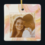 Anpassningsbarna abstrakt med vattenfärgspersiennf julgransprydnad keramik<br><div class="desc">Abstrakt Watercolor Peach Paint Swirl Anpassningsbar Photo Ram</div>