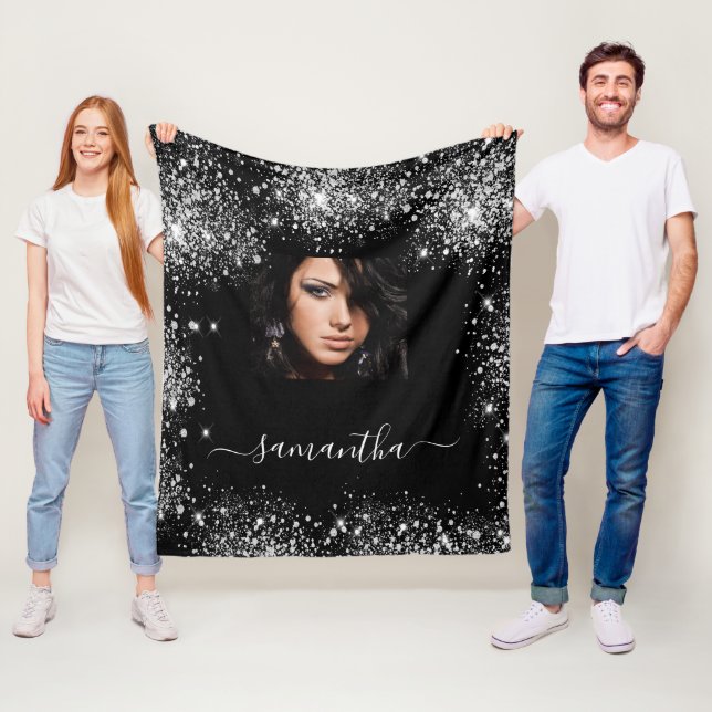 Anpassningsbarna Black silver, glitter monogram Fleecefilt (På plats)