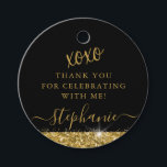 Anpassningsbarna elegant Guld Black Glitter Tack Gåvor Etiketter<br><div class="desc">Elegant runt svarta fester gynnar märkre med guld glitter och konetti dammsprinkler på svart bakgrund med anpassningsbar "xoxo-tack",  perfekt för en modern och chic födelsedag,  gräns,  Quinceañera,  bat mitzvah,  babydusch,  bachelorette-fest eller möhippa. Redigera typsnitt,  färg och layout om du vill skapa en roligt och en unik gåva från party.</div>