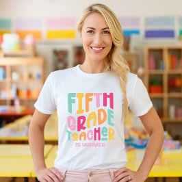 Anpassningsbarna Färgfull retro-text för femte Kla T Shirt
