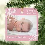 Anpassningsbarna Foto med Snöflingor i första jule Julgransprydnad Keramik<br><div class="desc">Anpassa den här prydnaden med ditt familjefoto och lägg till din familj namn tillsammans med året för denna underbara julkeepé.</div>