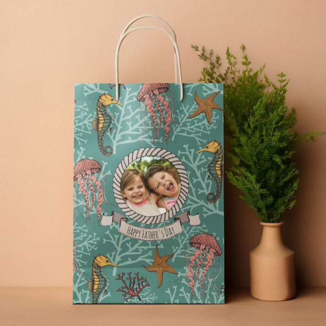 Anpassningsbarna Foto och text för Teal Seahorse S (Hand-drawn Seahorse, Jellyfish, Starfish & Coral Navy Blue Gift Bag for Him. Editable Text and Photo)