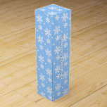 Anpassningsbarna Helgdag-boxen, julklapp Vinlåda<br><div class="desc">Helgdag Vin Box Personlig Nonsecular Festive Snowflake Boxes Bevackra Winter Helgdag Gift Boxes Smyckeskrins Keepsakational Nondenominational Helgdag Boxes Anpassade Blue jul Boxes, Gifts Mementos Vin, Women, Boys, Girls Klicka på "Customize" för att lägga till mer text Välj för manar och Typsnitt Anpassningsbar Blue jul Färg Boxes for Friends Family Nonsecular...</div>