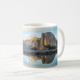 Anpassningsbarna i naturparken Yosemite i halvhalv Kaffemugg
