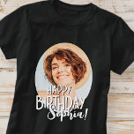 Anpassningsbarna Modern Coola Roligt Foto Birthday T Shirt<br><div class="desc">Utformningen är modern och enkel. Lägg till ett foto av anpassningsbarna på födelsedagstjuvret och lägg till namn,  lägg till ett anpassningsbar-meddelande</div>