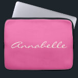 Anpassningsbarna Namn för handskrivet skript i Sho Laptop Fodral<br><div class="desc">Den här bärbara anpassningsbarna fodral har ditt namn i vackra handskrivna skriptbokstäver på snyggtens Shock rosa. Underbar presentidé.</div>
