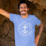 Anpassningsbarna Nautical Anchor Boat Namn T Shirt<br><div class="desc">Lägg till båten namn och dockan genom att klicka på knappen "Anpassa" ovan. Sätt segeln i stil med vår anpassningsbar nautisk-temedda båtsväljare. Skjortan skryter med en söt design som inspirerats av havets underverk och som innehåller klassiska marina motiv som ankare och rep. Vare sig du marscherar längs kusten eller ger...</div>