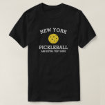 Anpassningsbarna New York Pickleball Add Klubb Par T Shirt<br><div class="desc">Visa upp din pickleball kärlek i New York (byt namn och skjorta färg) med den här fantastisk-betlebollskjortan för klubbar, lag, partners eller daglig bära. Lägg bara till din anpassningsbar på 3 linjer för att göra en helt unik pickleball-skjorta. Underbar för turneringar, matchande klubb-skjortor eller ge till din manar/kvinnas eller blandade...</div>