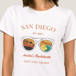 Anpassningsbarna Retro Beach Bachelorette Party Gi T Shirt<br><div class="desc">Gör en stänk på din kommande bachelorette-fest med den här bedövande stranden personlig t-shirts. Vare sig du firar en bach resa, en flicksemester eller en helgdag av bästa vänner, är den här anpassningsbar stranden på t-shirts som är perfekten som tillägg till din oförglömliga flykting. Lägg till en personlig beröring till...</div>