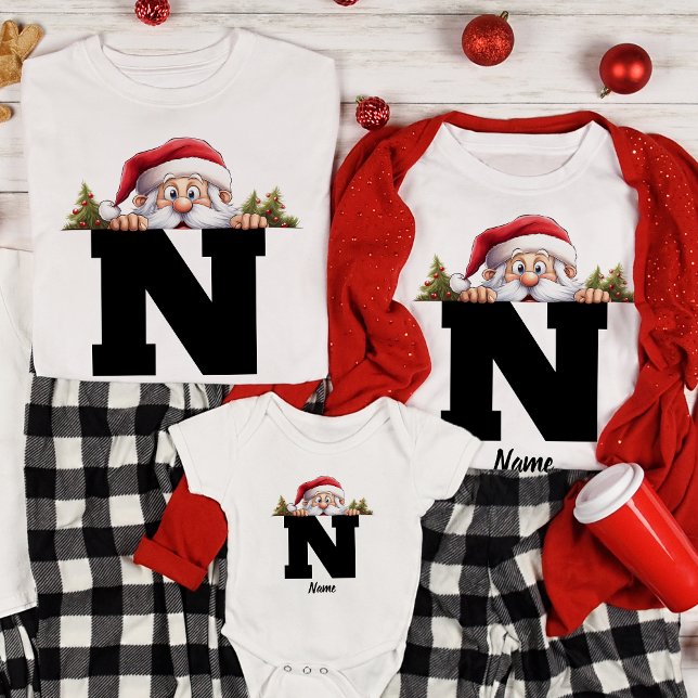 Anpassningsbarna Santa i Monogrammed-familjen T Shirt (Skapare uppladdad)