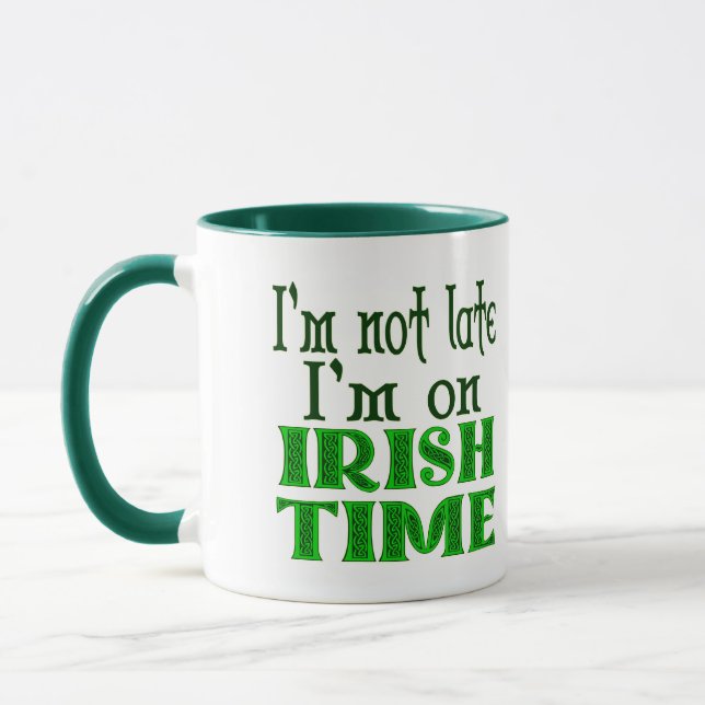 Anpassningsbarna Sent Irish Time Lusnyj som säger  Mugg (Vänster)