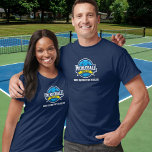 Anpassningsbarna Turnament för Pickleball Klubb Te T Shirt<br><div class="desc">Visa världen att du spelar pickleball med den här t-tröjan med en blå och gult-logotyp. Underbar för klubbar,  team,  som matchande turistskjortor eller daglig bära.</div>