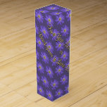 Anpassningsbarna Wildblomma Vin Box Lila Daisy Vin Presentask För Vinflaska<br><div class="desc">Personligen för Wildblommor Vin Box Vin Daisy Boxes Honeybee Art Gift Boxes Smyckeskrins Keepsakes Lila Wildblommes Boxes Ditt namn här Sommarblommor Gift Vin Boxes Anpassadet Flower Mementos för manar, Women Flower Typsnitt Boxes Klicka på "Anpassa" för att lägga till mer Anpassningsbar Meny Färg Personlig Wildblommor Daisy Bröllop Ro Vin Bröllop...</div>