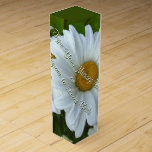 Anpassningsbarna Wildblomma Vin Box White Daisy Vi Vinlåda<br><div class="desc">Daisy Vin Box Personlig White Daisy Gift Boxes Smyckeskriner Keepsakes Garden Flower Boxes Ditt namn här sommarblommor Gift Vin Boxes Anpassade Flower Mementos för manar, Women Daisy Flower Vin Boxes Klicka på "Customize" för att lägga till mer text Välj Typsnitt och Anpassningsbar Färg Personlig Daisy Wildblomma Bröllop Vin Boxes for...</div>