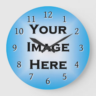 Anpassningsbarnas klocka med tunna svarta siffror 