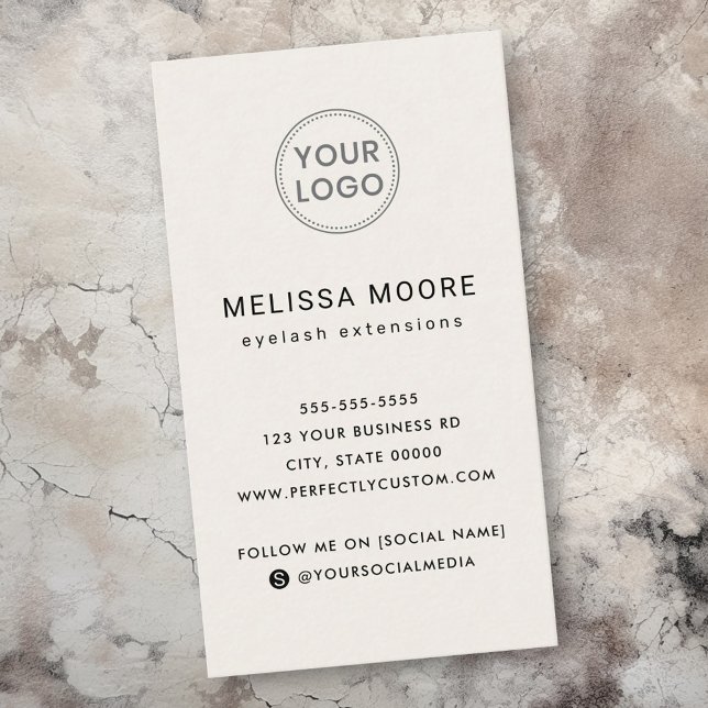 Anpassningsbarnas logotyp modernt minimalistiskt l visitkort (Custom logo modern minimalist light tan vertical business card)