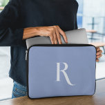 Anpassningsbarnas ursprungliga Namn unika renhet,  Laptop Fodral<br><div class="desc">Den här blå laptop sleeve visar en unik typografisk design med en monogrammad initial och namn och lägger till en personlig till enheten. Dess distinkta stil skiljer den åt och erbjuder både individualitet och skydd för din bärbara dator. Öka dina tekniska tillbehör med den här sleeven, och kombinera unika funktioner...</div>