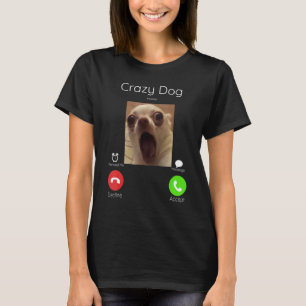 Anropa Memys Crazy Hund Staring Front Camera - hun T Shirt