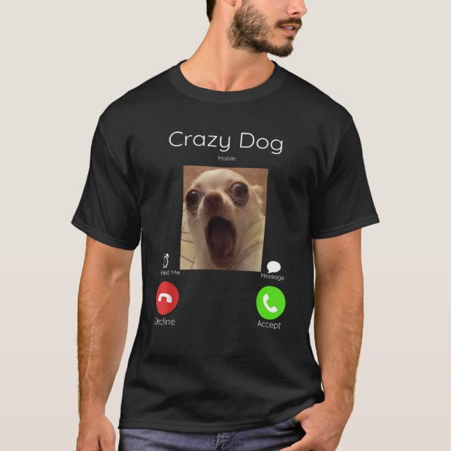 Anropar Memys Crazy Hund Staring Front Camera hund T Shirt (Framsida)