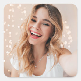 Ansikte på en födelsedagspresent-märkre fyrkantigt klistermärke