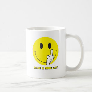 ansikte som ger fingret kaffemugg