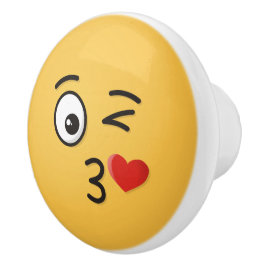 Ansikte Throwing a Kiss Knopp