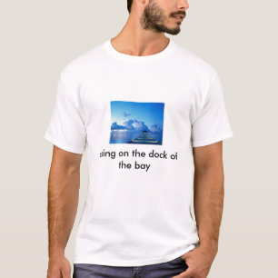 Ansluta och att sitta på skeppsdockan av fjärden tee shirt