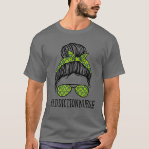 Ansvarighet Sjuse Women Messy Bun St patrick's day T Shirt