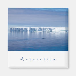 Antarctica iceberg liggande foto med vit text magnet
