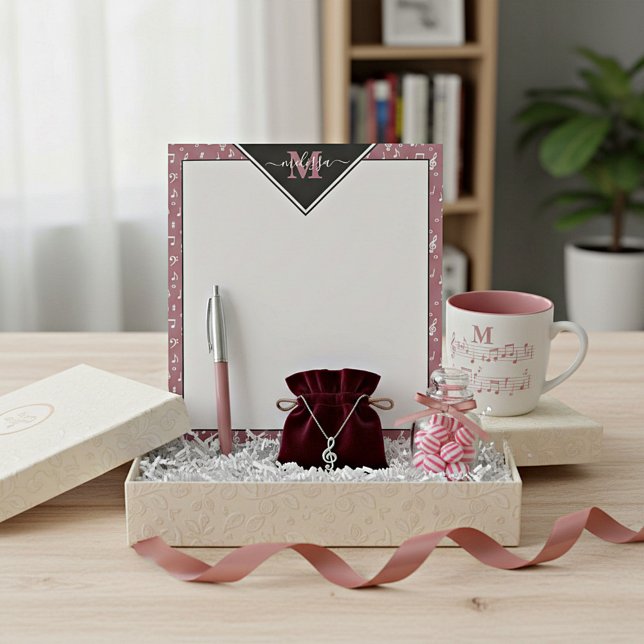 Anteckningsblock med personliga musik symboler (Skapare uppladdad)