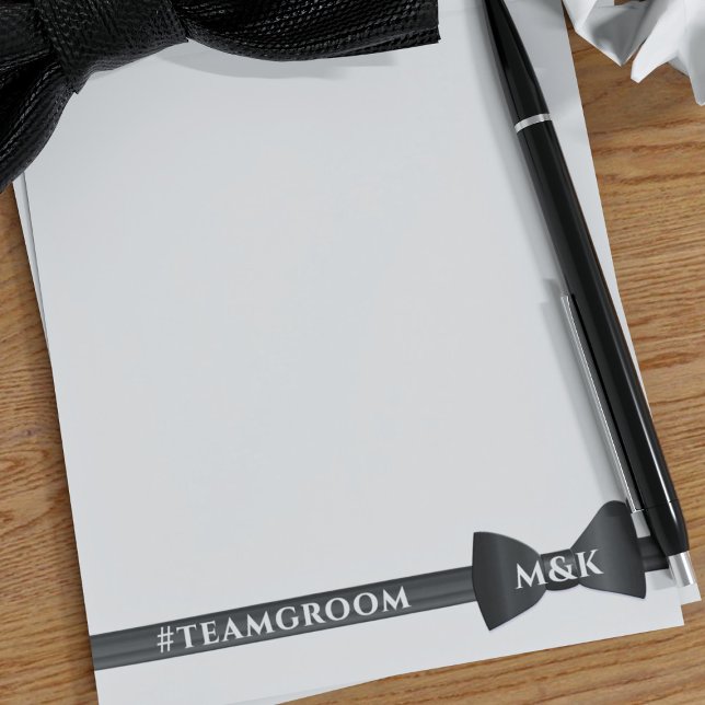 Anteckningsblocket bröllop Bow Tie Monogram Team G Anteckningsblock (Add your wedding hashtag and initials to this bow tie notepad. Perfect for wedding party game scores)