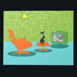 Anteckningsblocket Retro Space Age Kattunge Anteckningsblock<br><div class="desc">Det sägs att hundar har ägare och katter har personal. Kattdjuret för Anteckningsblocket Retro Space Age Kattunge kunde inte godkänna mer! 1960-talets minimalistiska konsthantverk i stil har en slank, svart katt i ett modernt vardagsrum i mitten av århundradet. Det sofistikerade rummet har en grönt, en stenvägg. Maten är akvarium med...</div>
