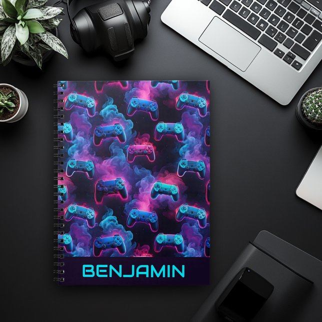 Anteckningsbok för pojkar med spelkontroll (Skapare uppladdad)