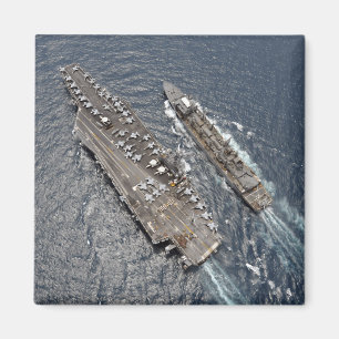 Antennen beskådar av hangarfartyget USS Ronald Magnet