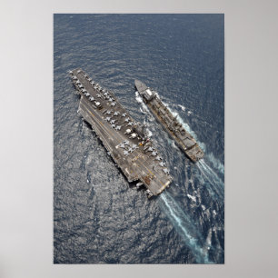 Antennen beskådar av hangarfartyget USS Ronald Poster