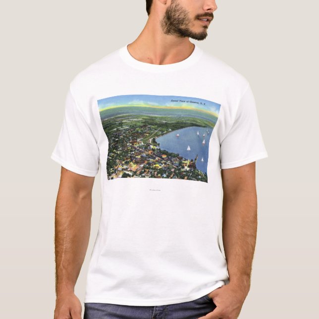 Antennen beskådar av staden, segelbåtar på sjön t-shirt (Framsida)