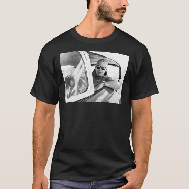 Anthony Bourdain in his car Classic T-Shirt (Framsida)