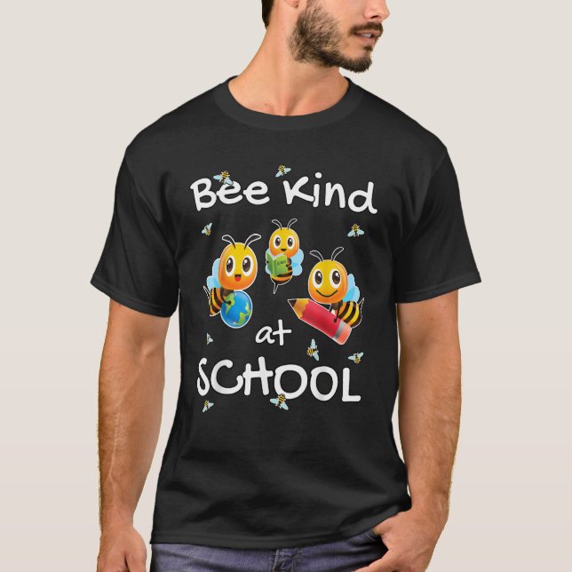 Anti Bully Bee Kind at School  For Children & Teac T Shirt (Framsida)