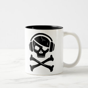 Anti-riaa symbol för musikpiratpiratkopiering Två-Tonad mugg