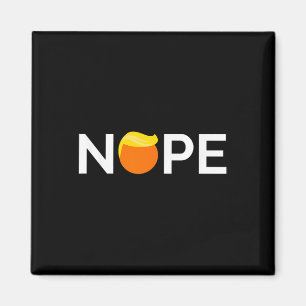 Anti-trump - påve, gift for people against Trump Magnet