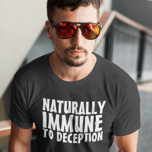 ANTI-VACCIN "IMMUN MOT BEDRAG" T-SHIRTAR T SHIRT