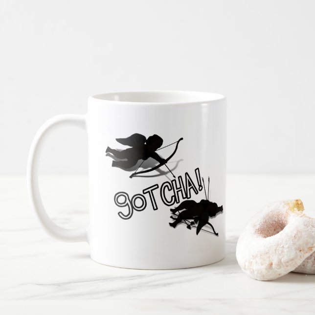 Anti-Valentine - 'FICK DIG' Cupids Duell Kaffemugg (Med munk)