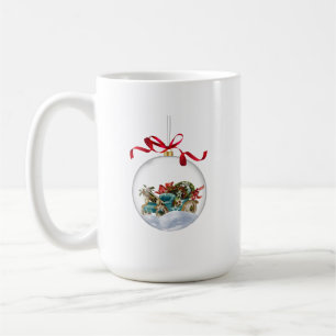 Antik bil i en klar julgranskula kaffemugg