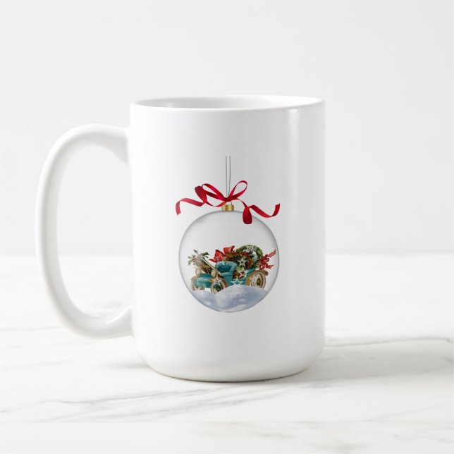Antik bil i en klar julgranskula kaffemugg (Vänster)