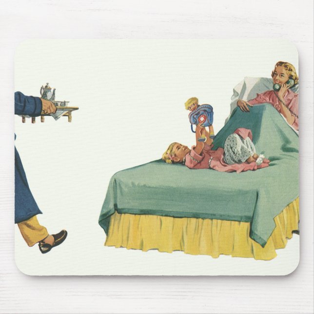 Antik familj som serverar mamma frukost i sängen musmatta (Framsidan)