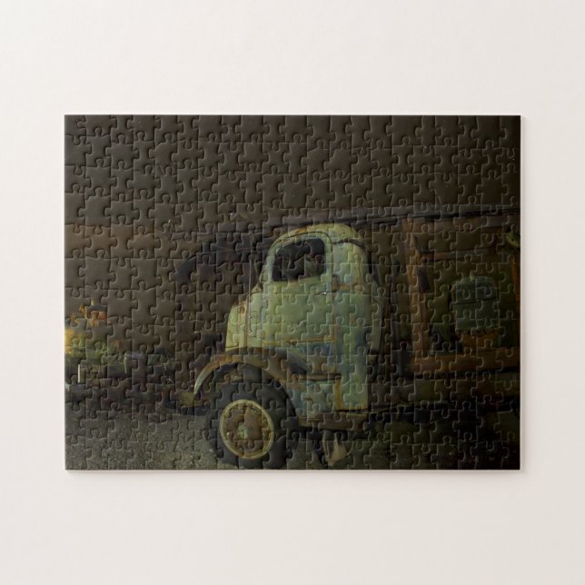 Antik lastbil på den övergav ladugården pussel (Horisontell)