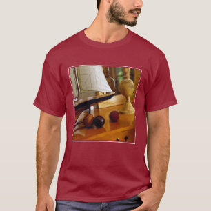 Antika baseball på ett bord vid en t-shirt